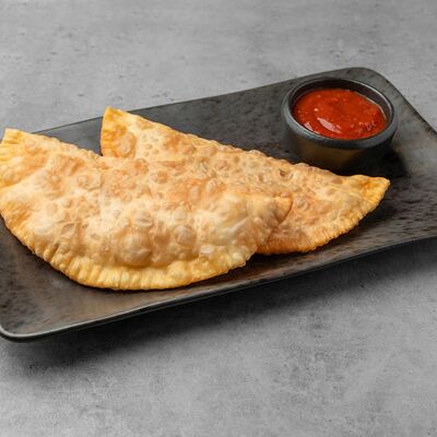 Фирменные чебуреки в Большая рыба по цене 300 ₽