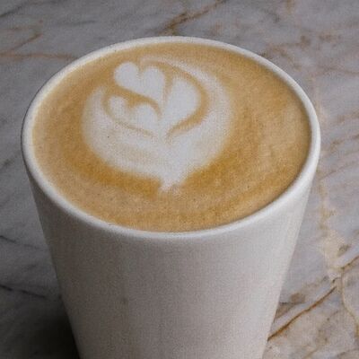 Латте классический в Bisou Bisou Bistro по цене 460 ₽