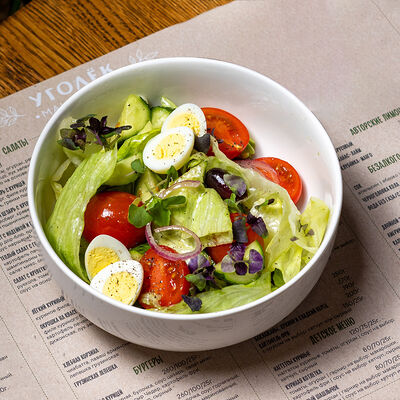 Легкий овощной салат в Уголёк по цене 380 ₽