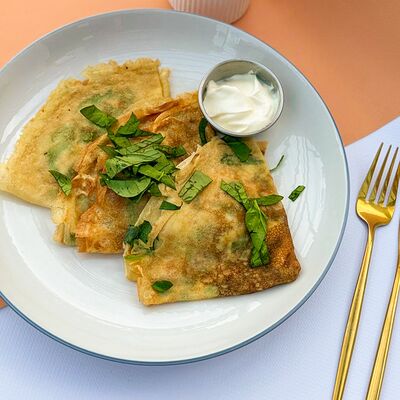 Блины с сулугуни и шпинатом в Wow Tortik по цене 460 ₽