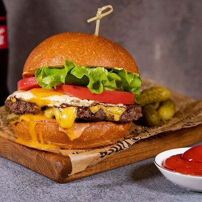 Комбо Сатурн в Cosmo Burgers по цене 1100 ₽