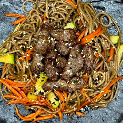 Гречневая лапша с говядиной в Китайский буфет по цене 490 ₽