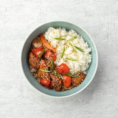 Чеюк поккымпаб с курицей и овощами в OMO Korean Food по цене 610 ₽