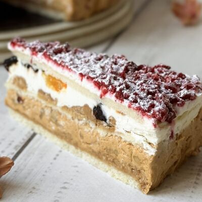 Тортик Сливочно-карамельный с малиной в BRandICE по цене 250 ₽