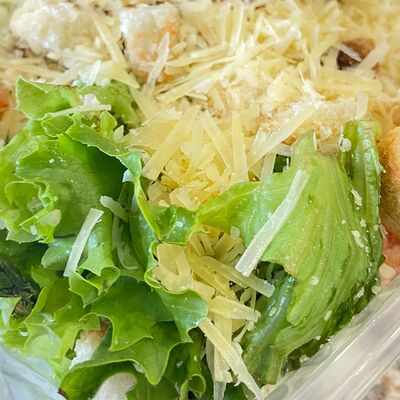 Цезарь с курицей в Шашлык юга Краснодар по цене 450 ₽