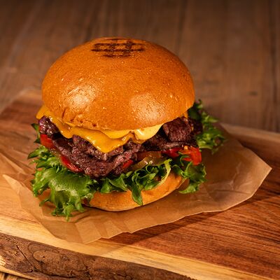 Бургер SelarBurger в Harley Drink Bar по цене 1790 ₽