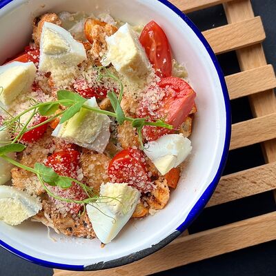 Цезарь с курицей в Бекки бар по цене 510 ₽