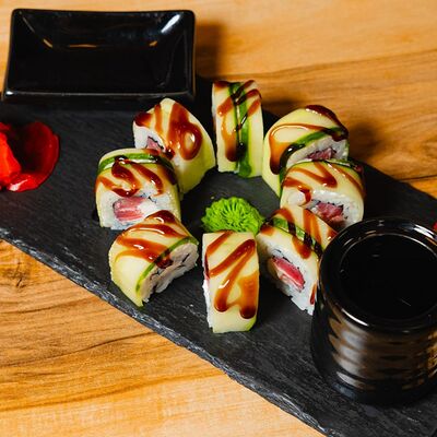 Green ролл с тунцом в Смородина по цене 430 ₽