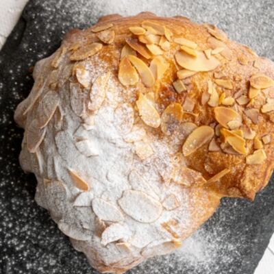 Слойка Подкова шоколадно-ореховая в Поль Бейкери по цене 165 ₽