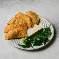 Чебуреки с сыром и зеленью в Чебуречка