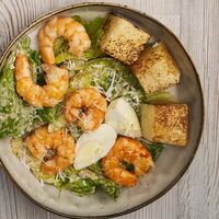 Цезарь с креветками в Бали