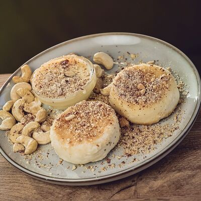 Сырники со сгущёнкой и орехами в Yummy coffee shop по цене 380 ₽