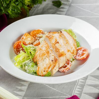 Салат Цезарь с курицей в Поль Бейкери по цене 565 ₽