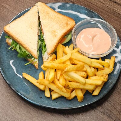 Клаб сэндвич с семгой в I Want Coffee & Food по цене 850 ₽