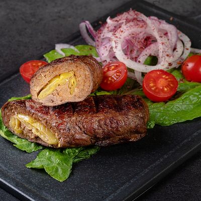 Ролл из говяжьей вырезки на мангале в Лаваш 1 по цене 1400 ₽