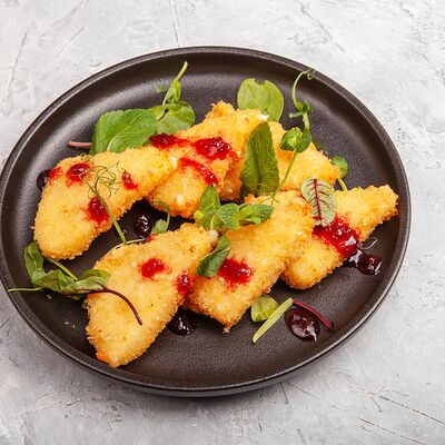 Сулугуни в брусничном соусе в Смольный по цене 500 ₽