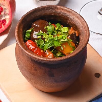 Чанахи из баранины с тушеными овощами в горшочке в Keto & Kote Грузинская кухня по цене 821 ₽