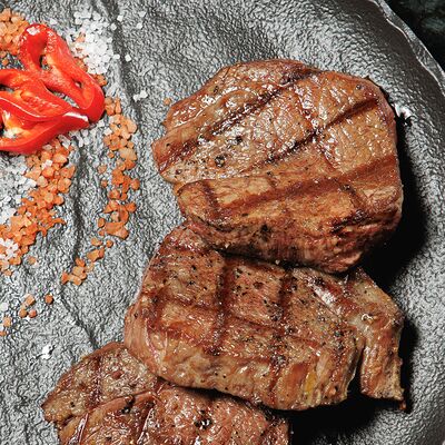 Медальоны из мраморной говядины в Зун-Зан по цене 2250 ₽