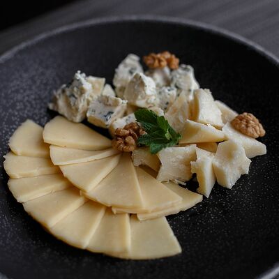 Сырное плато в Per Se по цене 1900 ₽