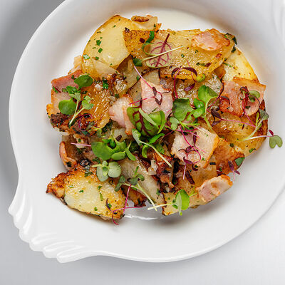 Картофель, жаренный с беконом в Sabor de la Vida по цене 600 ₽