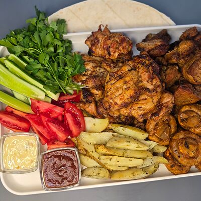 Сет шашлыка L (на 5-7 человек) в Мужчина готовит по цене 4450 ₽