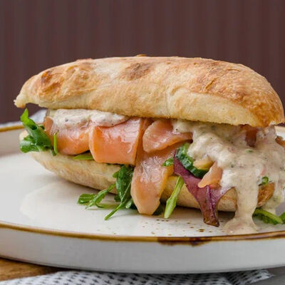 Сэндвич с лососем в Смена вкуса по цене 470 ₽