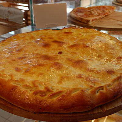 Пирог с мясом в Жарко вкусно по цене 800 ₽