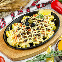 Судак, запеченный с грибами и картофелем на сковородочке в Корчма