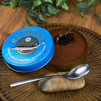 Тирамису с икрой из какао и сусальным золотом в Белок по цене 570 ₽