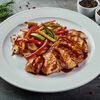 Куриное филе с овощами и соусом унаги в Ресторан Яуза по цене 850
