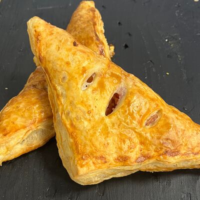 Слойка с ветчиной и сыром в Пончуррос по цене 175 ₽