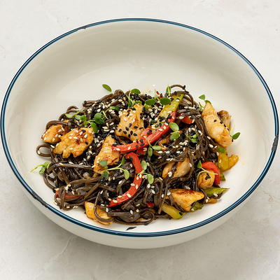 Вок из курицы с гречневой лапшой в Василек по цене 480 ₽