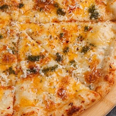 Пицца Четыре сыра в Наше место по цене 640 ₽