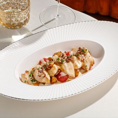 Кальмары лолиго с молодым картофелем в Cristal по цене 950 ₽