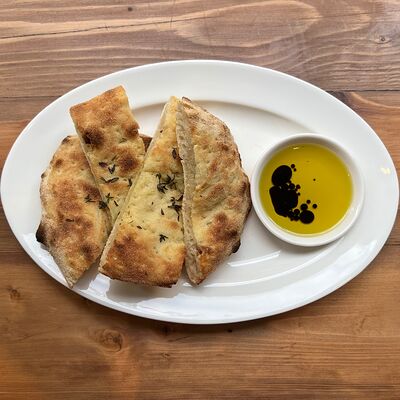 Фокачча с травамив Прошуттерия по цене 390 ₽