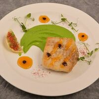 Филе трески с цитрусовым соусом и пюре из зеленого горошка в Чапай