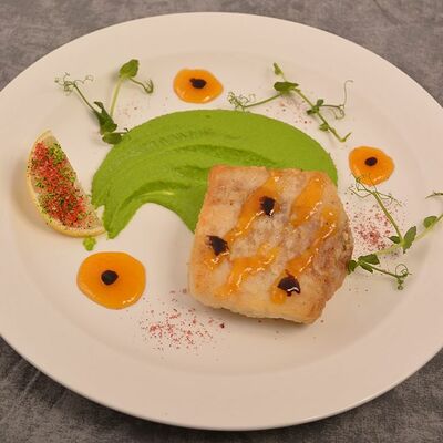 Филе трески с цитрусовым соусом и пюре из зеленого горошка в Чапай по цене 750