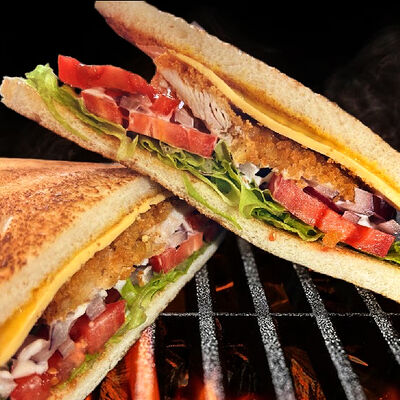 Сэндвич с курицей в Время есть по цене 329 ₽