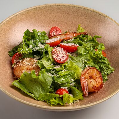 Салат Цезарь с креветками в Семейный ресторан Mr Grek по цене 1100 ₽