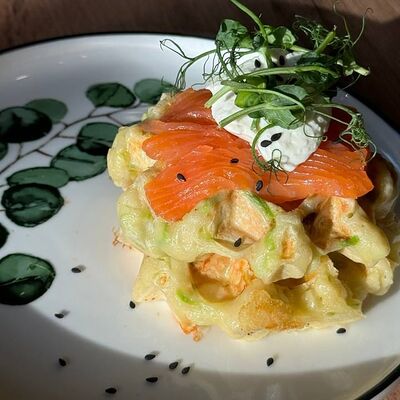 Кабачковые вафли с форелью в ОсноваCoffeeBar по цене 450 ₽