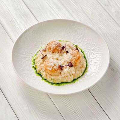 Ризотто с гребешком в Пармезан по цене 795 ₽