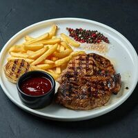 Стейк из свинины в Mesto Sushi & Grill