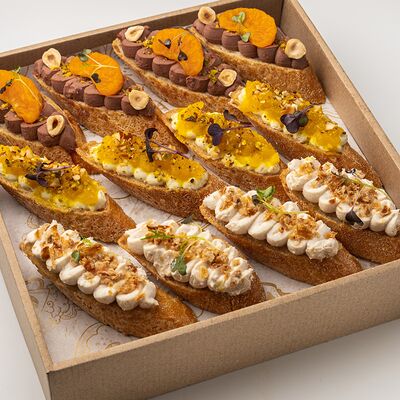 Большой сет брускетт с мясными паштетами и муссом дорблю в Прага по цене 2200 ₽