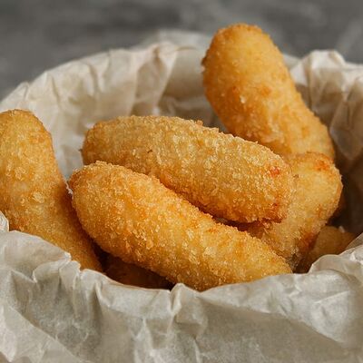 Сырные палочки в FRIENDLOUNGE по цене 340 ₽