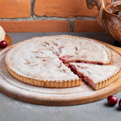 Пирог с творогом и вишней в Жар-Птица по цене 450 ₽