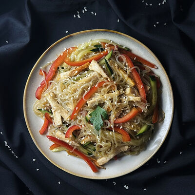 Фунчоза с курицей в Урбан Гриль по цене 420 ₽