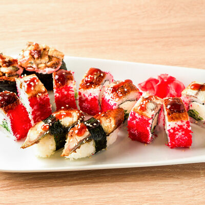 Набор Угорь в Вкусно Суши по цене 1099