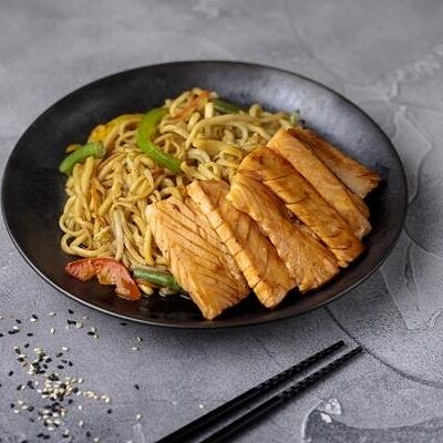 Якисоба с форелью в Komugi по цене 700 ₽