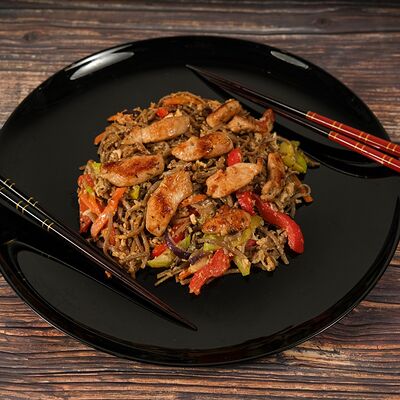 Соба в соусе Терияки с курицей в Японский городовой 64 по цене 320 ₽