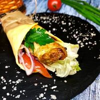 Ролл с куриным кебабом в Роллбери